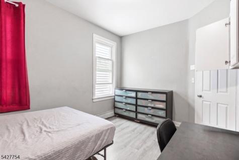 369 E Kinney Street Newark NJ 07105
