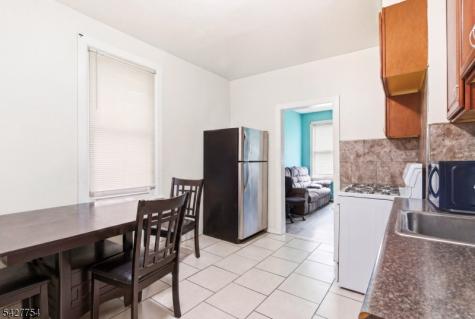 369 E Kinney Street Newark NJ 07105