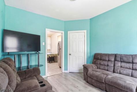 369 E Kinney Street Newark NJ 07105