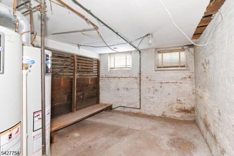 369 E Kinney Street Newark NJ 07105