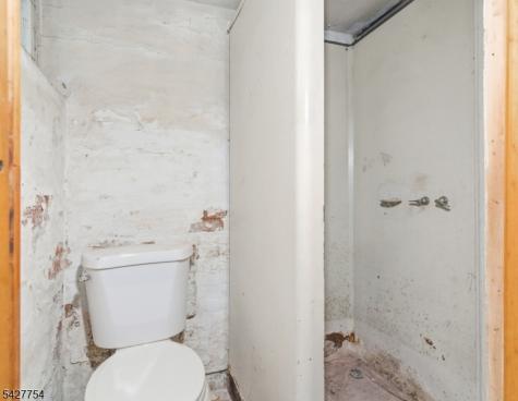 369 E Kinney Street Newark NJ 07105