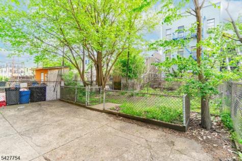 369 E Kinney Street Newark NJ 07105