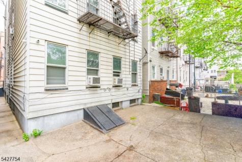 369 E Kinney Street Newark NJ 07105