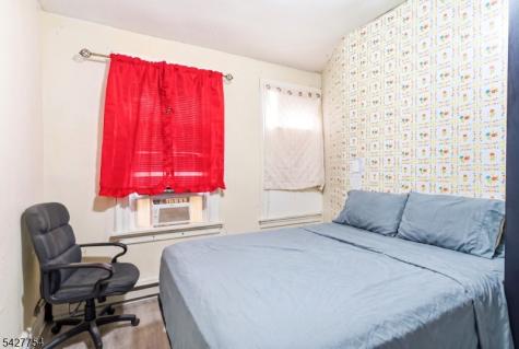 369 E Kinney Street Newark NJ 07105