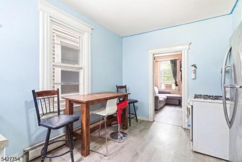 369 E Kinney Street Newark NJ 07105