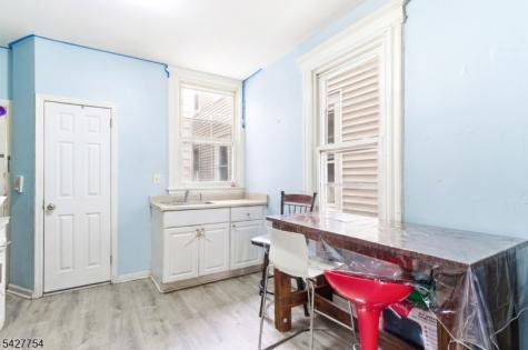 369 E Kinney Street Newark NJ 07105