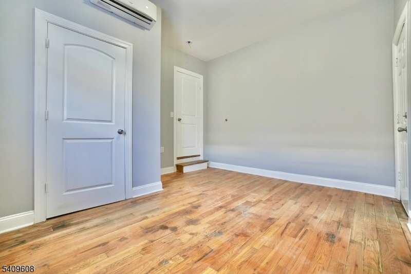 351 Mulberry Street Newark NJ 07102