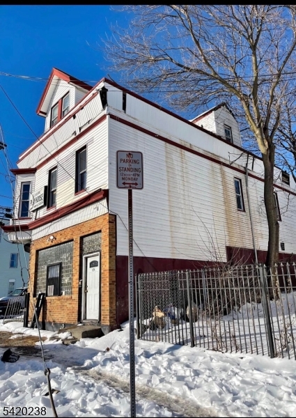 474 15TH Avenue Newark NJ 07103