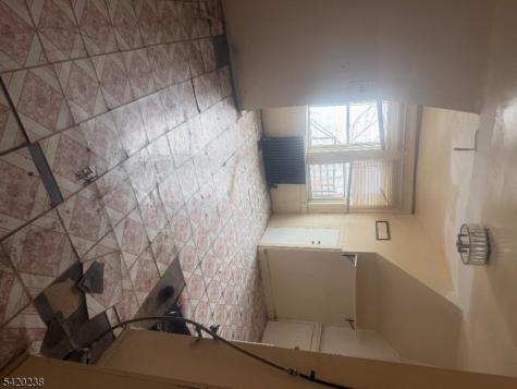 474 15TH Avenue Newark NJ 07103