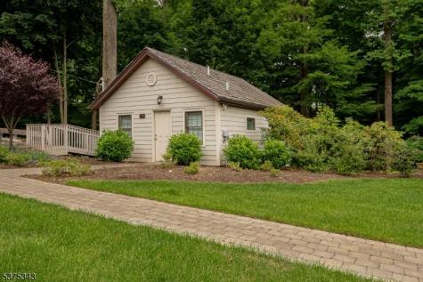 132 W Greenbrook Road North Caldwell NJ 07006