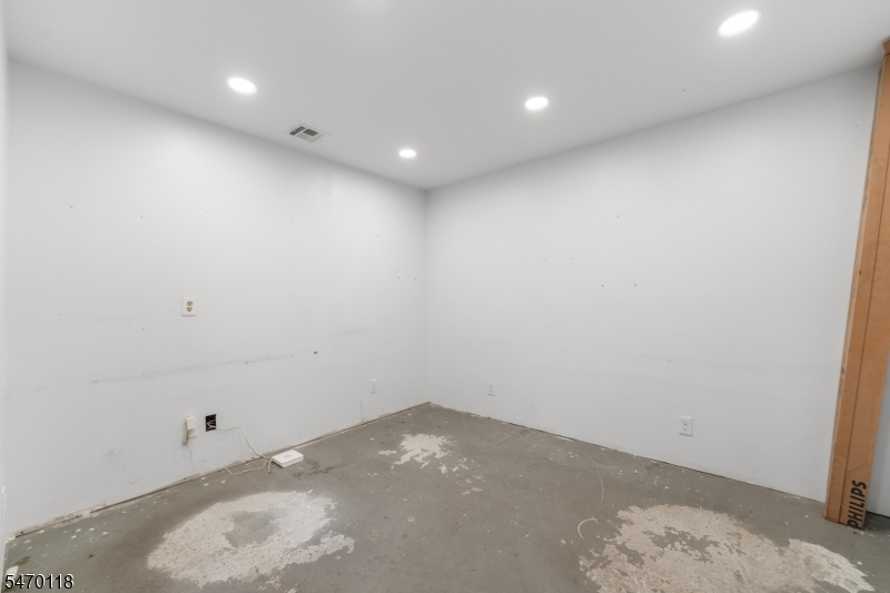 516 Bloy Street Hillside NJ 07205