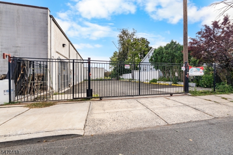 516 Bloy Street Hillside NJ 07205