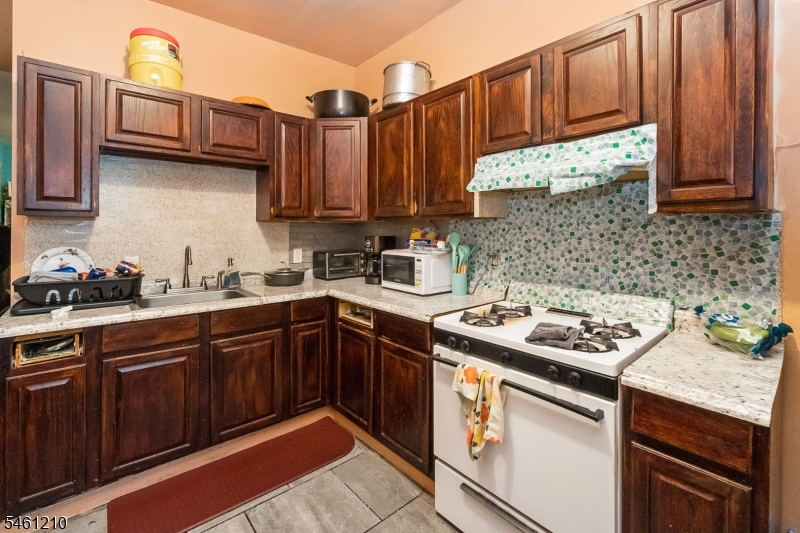173 3RD Street Elizabeth NJ 07206