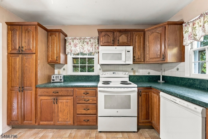 21 Chamberlain Road Jefferson NJ 07438