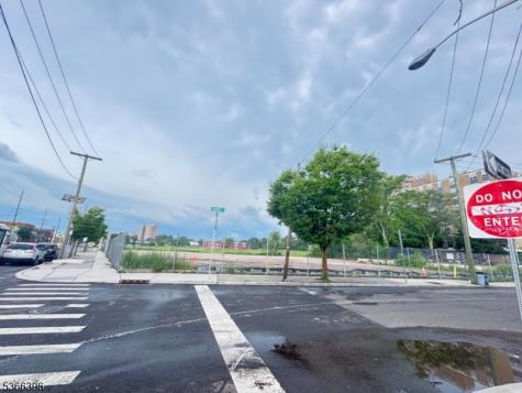 713 Frelinghuysen Avenue Newark NJ 07114