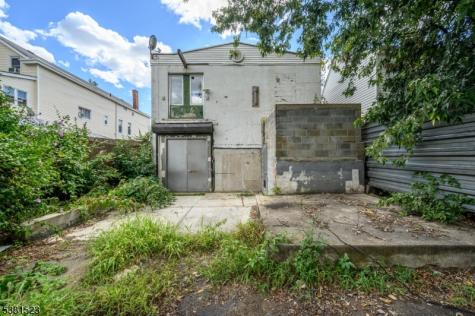 172 Lyon Street Paterson NJ 07524