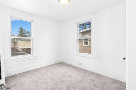 162 W 2nd Avenue Roselle NJ 07203