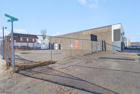 72 Illinois Avenue Paterson NJ 07503