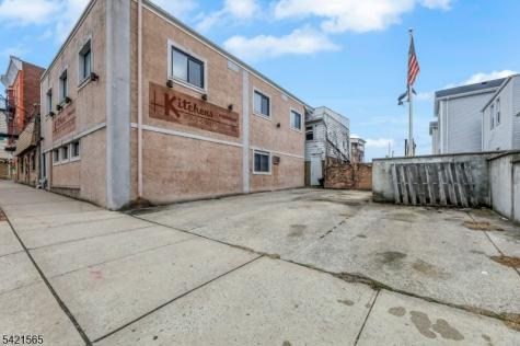 209 Central Avenue East Newark NJ 07029