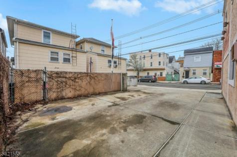 209 Central Avenue East Newark NJ 07029