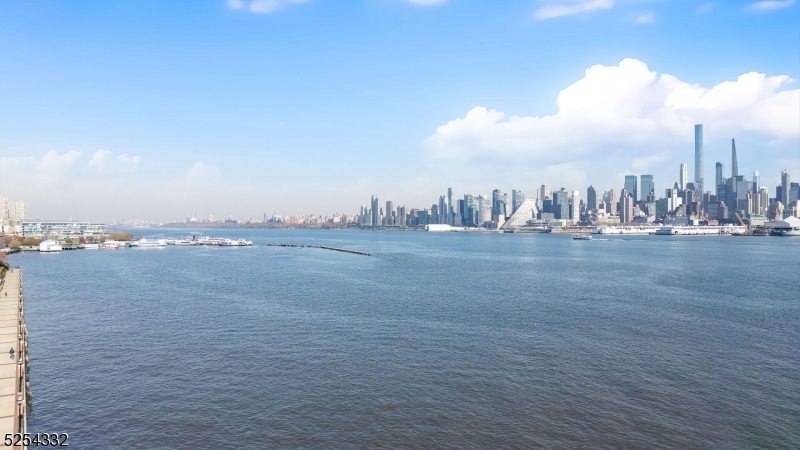 150 Henley Place Weehawken NJ 07086