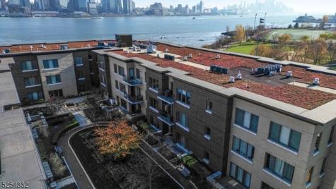 150 Henley Place Weehawken NJ 07086