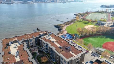 150 Henley Place Weehawken NJ 07086
