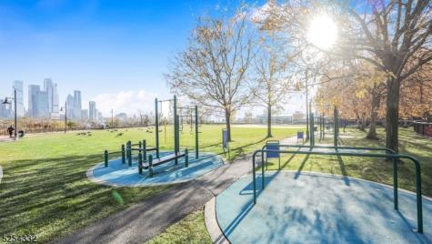 150 Henley Place Weehawken NJ 07086