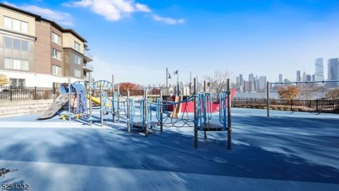 150 Henley Place Weehawken NJ 07086