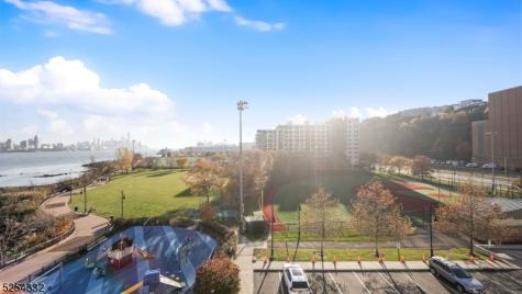 150 Henley Place Weehawken NJ 07086