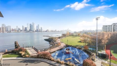 150 Henley Place Weehawken NJ 07086