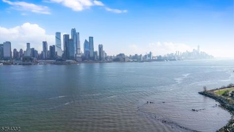 150 Henley Place Weehawken NJ 07086
