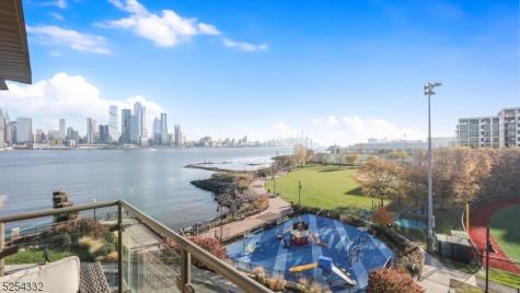 150 Henley Place Weehawken NJ 07086