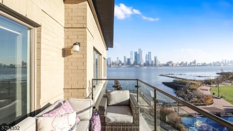 150 Henley Place Weehawken NJ 07086