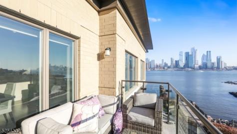 150 Henley Place Weehawken NJ 07086