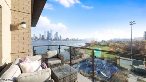 150 Henley Place Weehawken NJ 07086