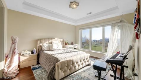 150 Henley Place Weehawken NJ 07086