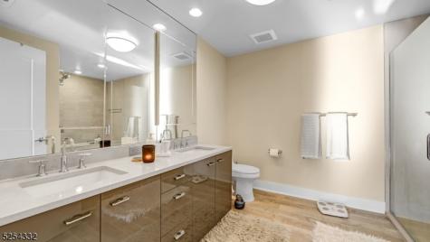 150 Henley Place Weehawken NJ 07086