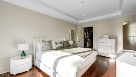 150 Henley Place Weehawken NJ 07086