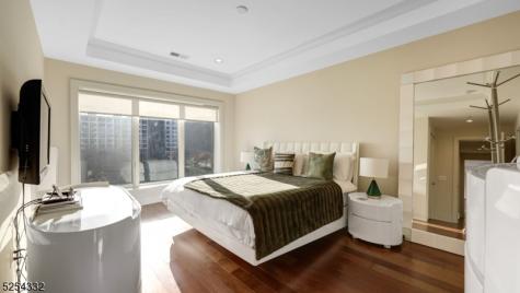 150 Henley Place Weehawken NJ 07086