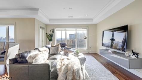 150 Henley Place Weehawken NJ 07086
