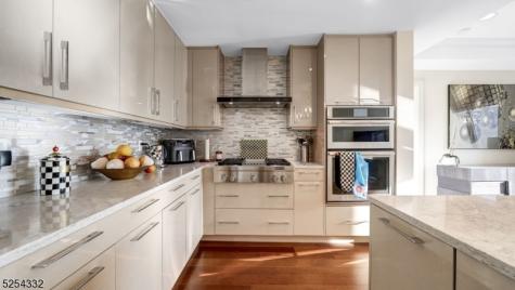 150 Henley Place Weehawken NJ 07086