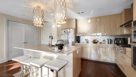 150 Henley Place Weehawken NJ 07086