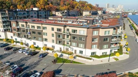 150 Henley Place Weehawken NJ 07086