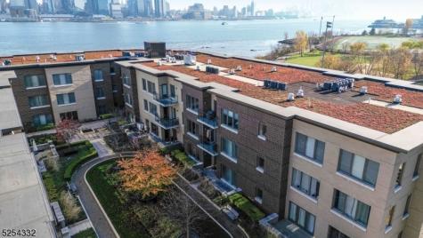150 Henley Place Weehawken NJ 07086