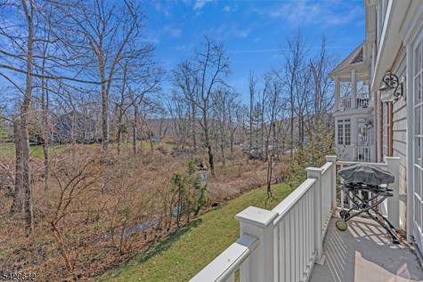 8 Schmidt Circle Watchung NJ 07069