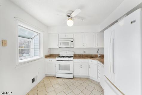 81 Woodland Drive Roselle NJ 07203