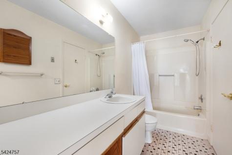 81 Woodland Drive Roselle NJ 07203