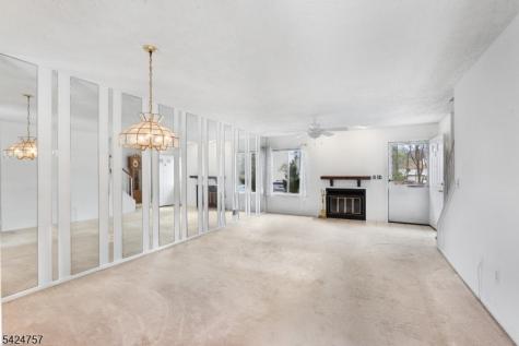 81 Woodland Drive Roselle NJ 07203