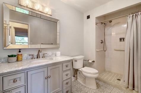 2 Claridge Dr. 1bw Verona NJ 07044
